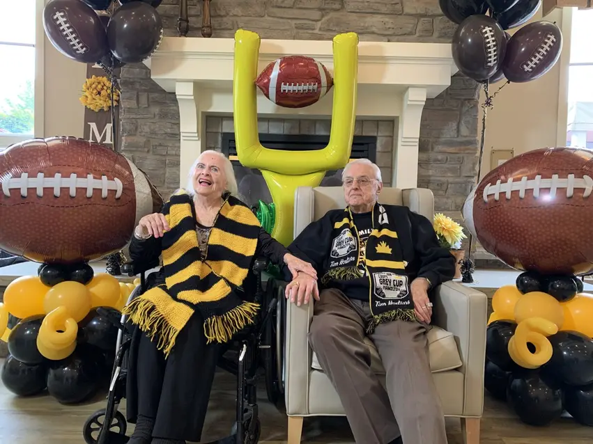 Eileen and Alex, celebrated their love while watching their beloved Tiger-Cats in person at Tim Hortons field / Eileen et Alex ont célébré leur amour en regardant leurs Tiger-Cats bien-aimés en personne sur le terrain de Tim Hortons